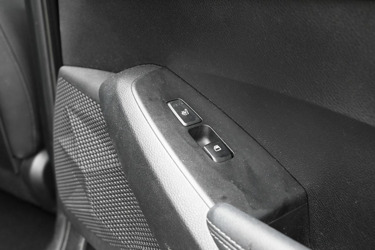 2023 Kia Seltos SX Turbo/ LEATHER/ HEATED/COOLED SEATS/ POWER SEAT Photo