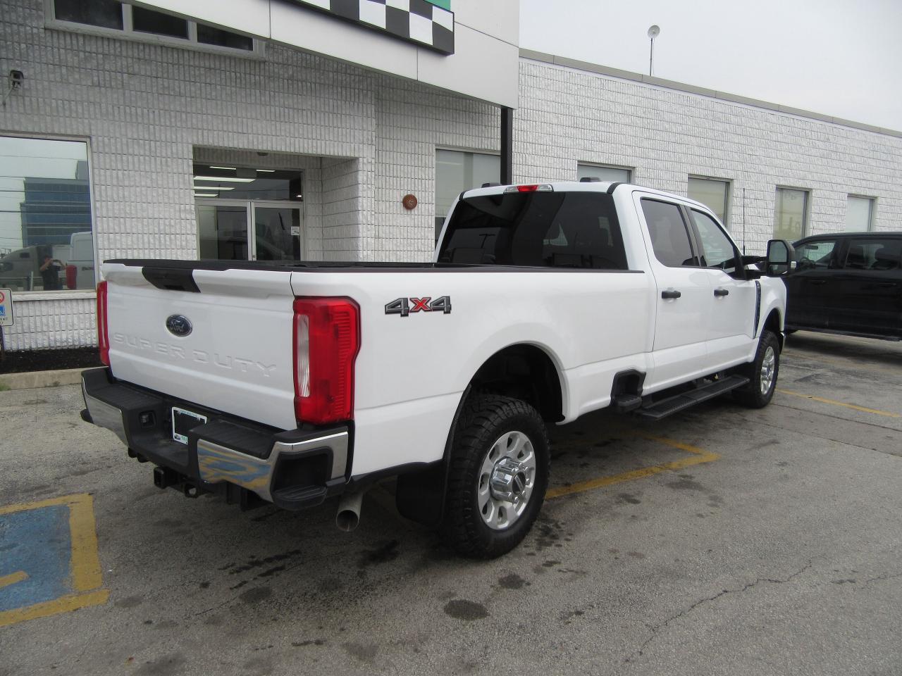 2024 Ford F-350 CREW CAB XLT 4X4 8FT LONG BOX Photo