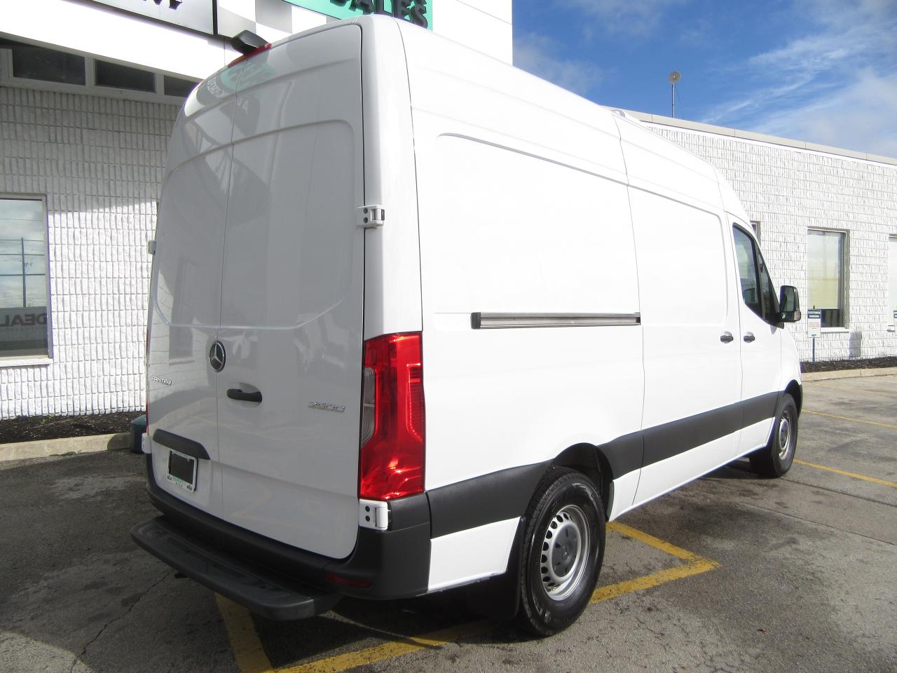 2023 Mercedes-Benz Sprinter 2500 144’ HIGH ROOF DIESEL NEW REEFER SYSTEM Photo4