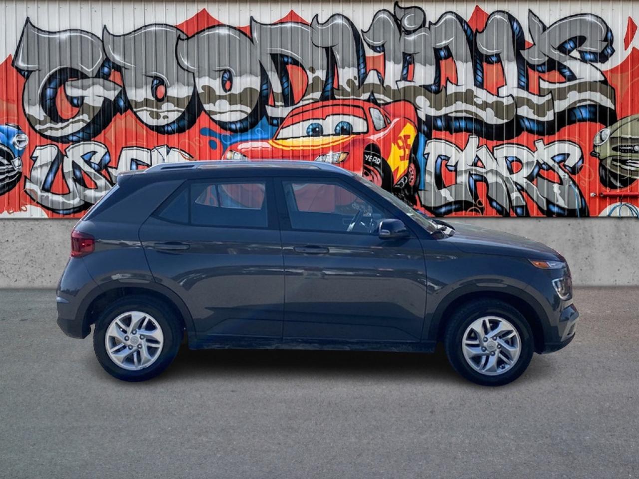 2023 Hyundai Venue PREFERRED, CLEAN CARFAX, REMOTE START, BACK UP CAM Photo0