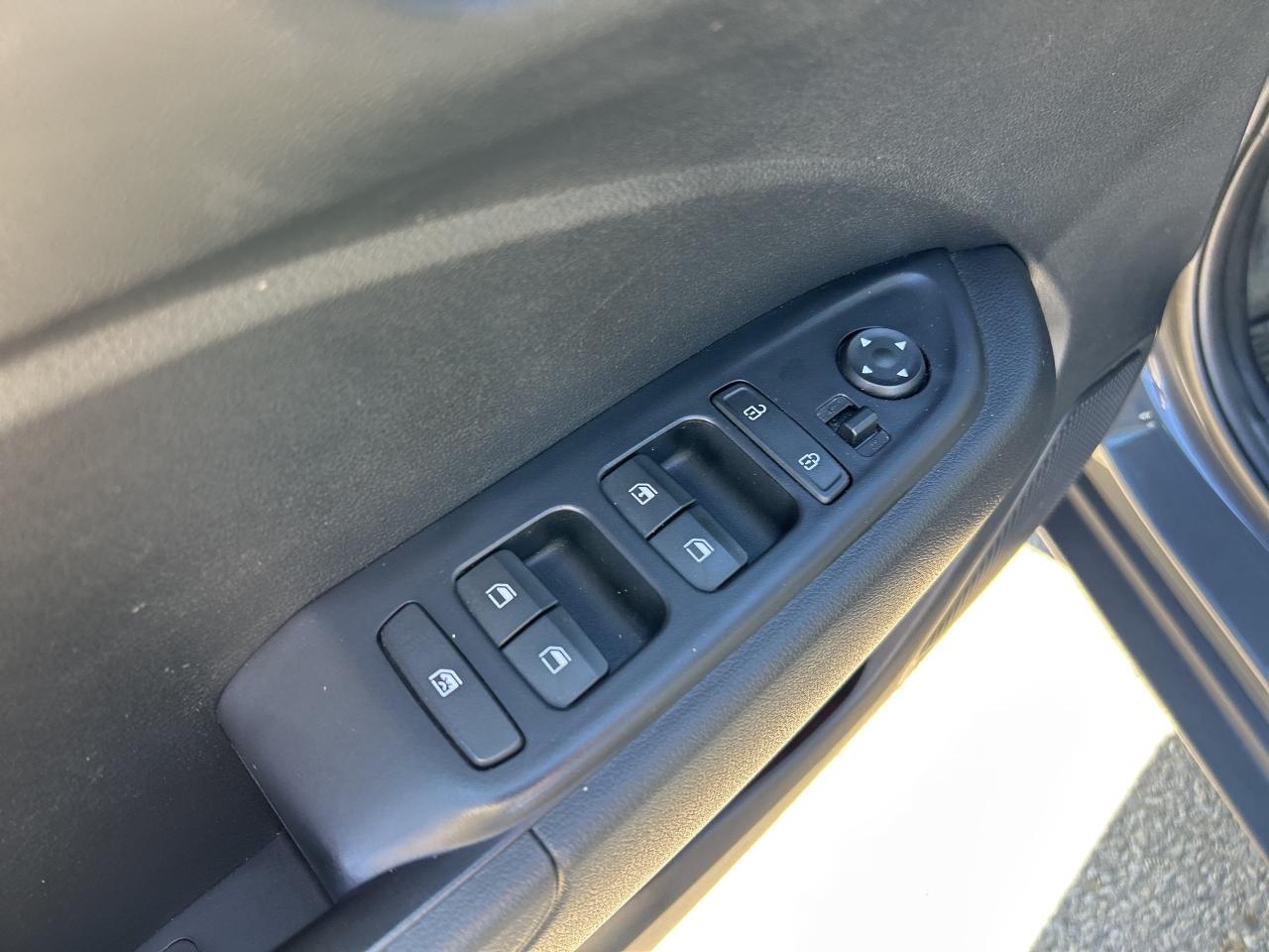 2023 Hyundai Venue PREFERRED, CLEAN CARFAX, REMOTE START, BACK UP CAM Photo