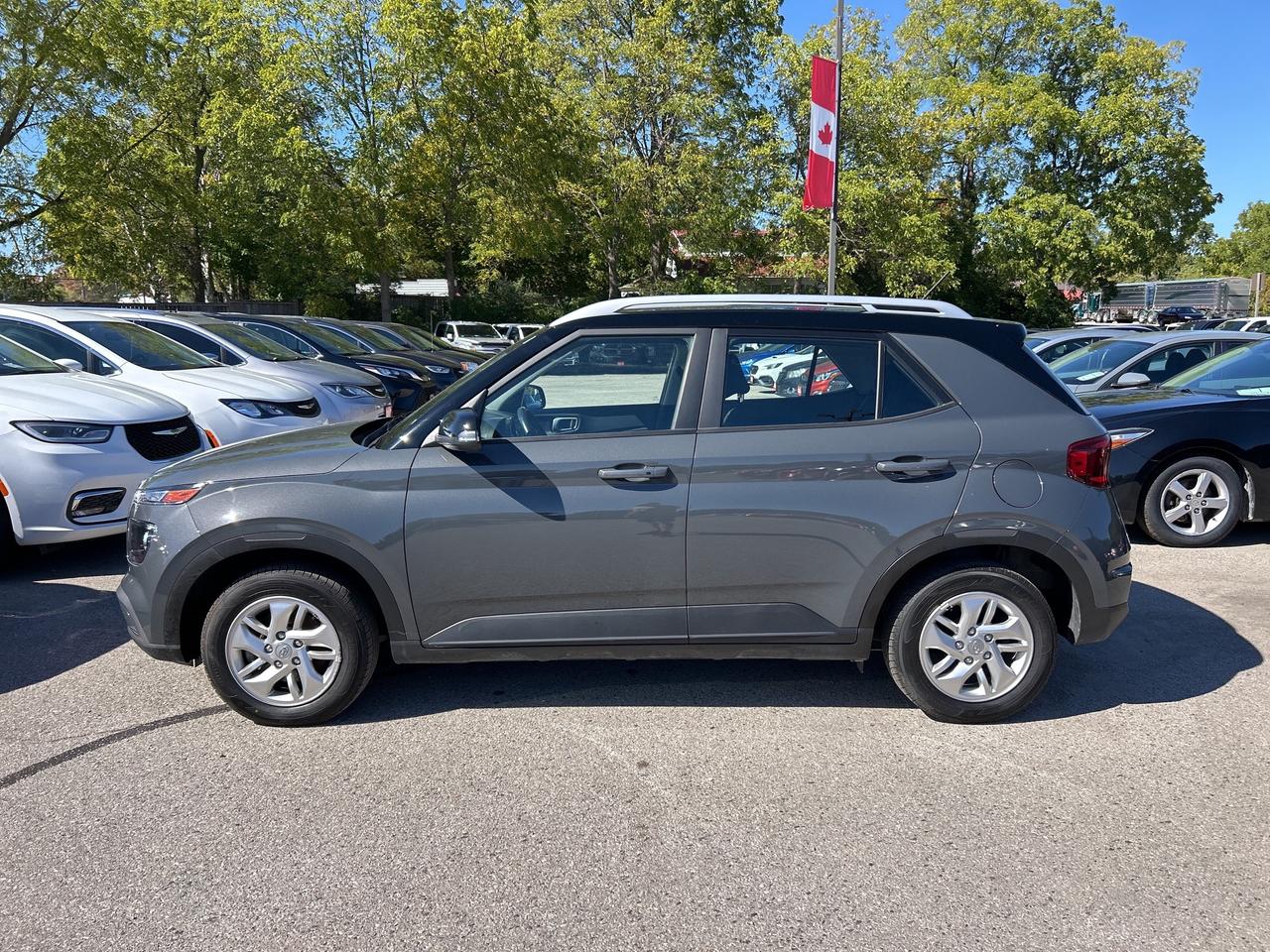 2023 Hyundai Venue PREFERRED, CLEAN CARFAX, REMOTE START, BACK UP CAM Photo
