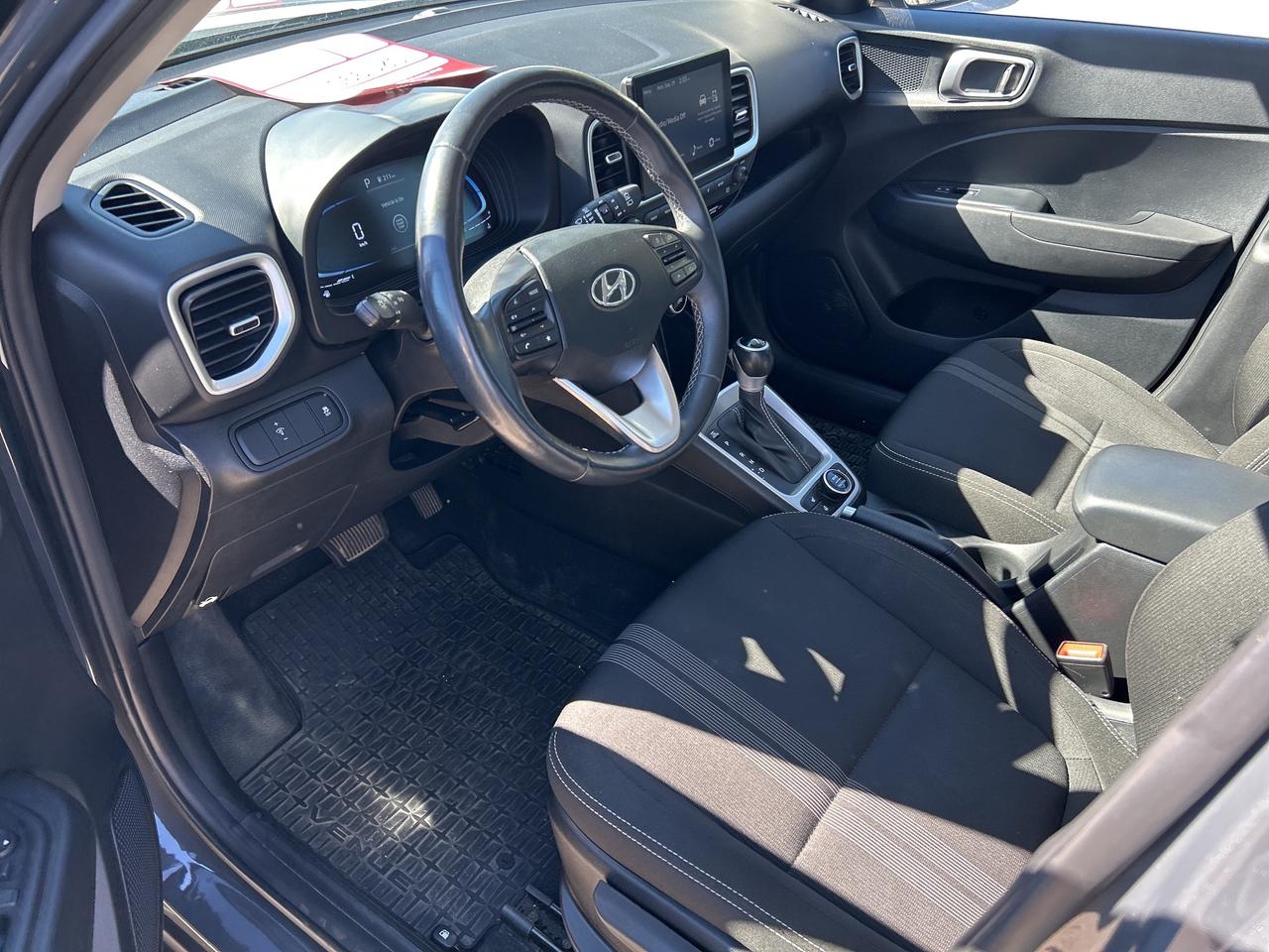2023 Hyundai Venue PREFERRED, CLEAN CARFAX, REMOTE START, BACK UP CAM Photo