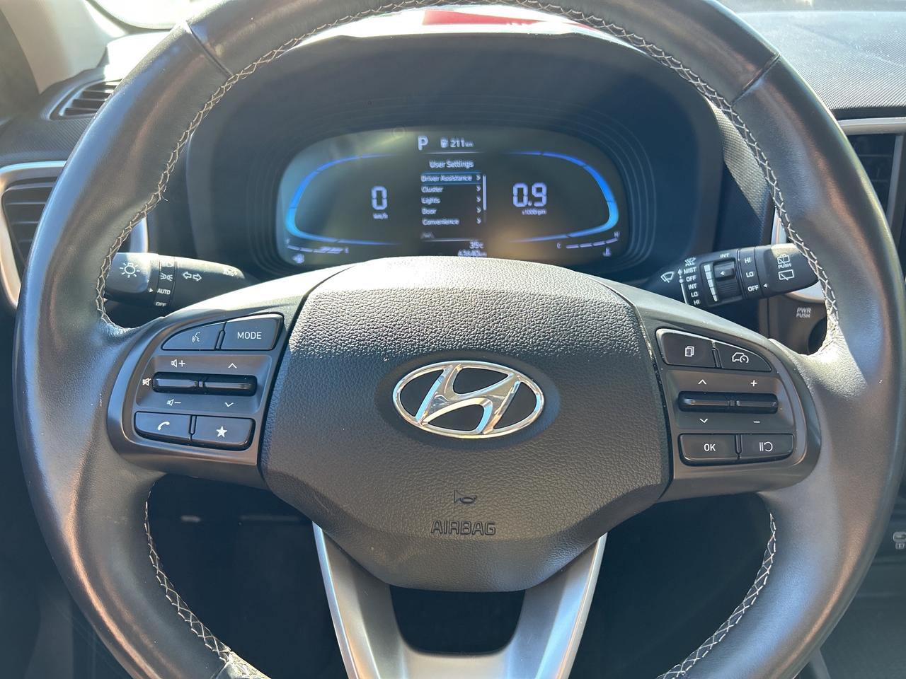 2023 Hyundai Venue PREFERRED, CLEAN CARFAX, REMOTE START, BACK UP CAM Photo