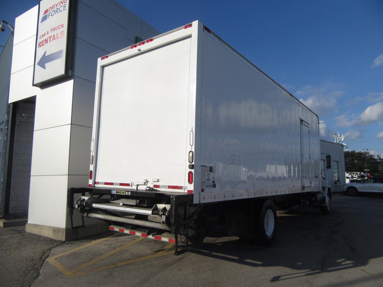 2018 Hino 338 DIESEL 26FT BOX POWER LIFTGATE & RAMP Photo2