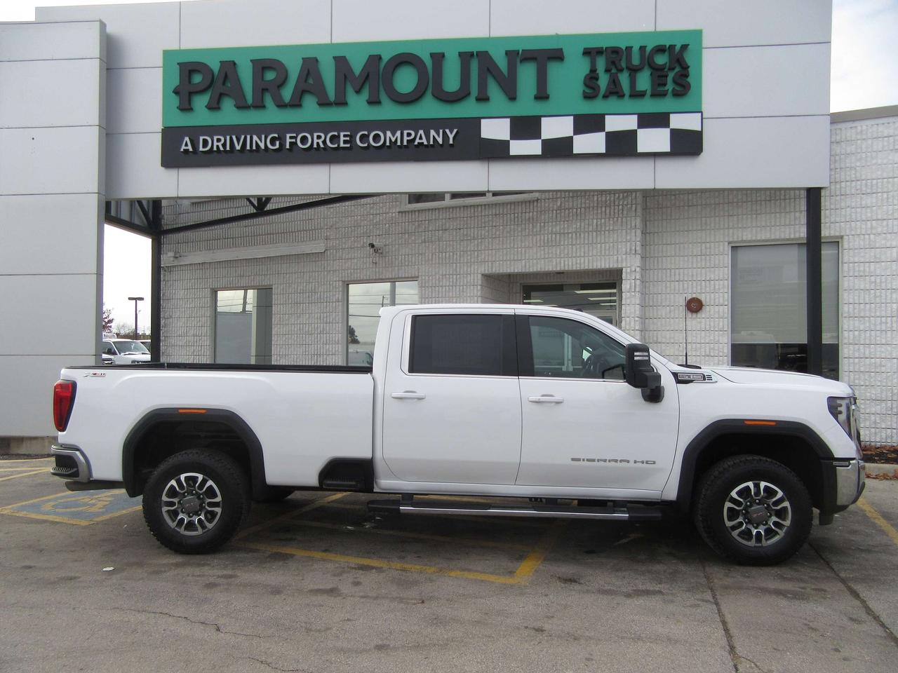 2024 GMC GMC2500 HD GAS 4X4 CREW CAB SLE PKG WITH 8 FT LONG BOX Photo5