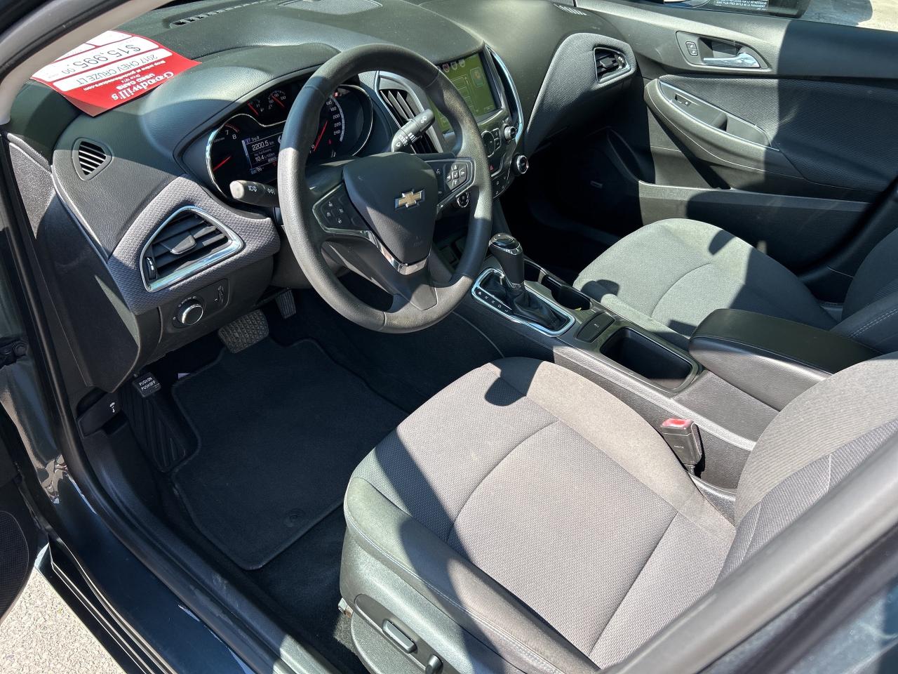 2017 Chevrolet Cruze LT, CLEAN CARFAX, SUNROOF, LOW KMS! Photo