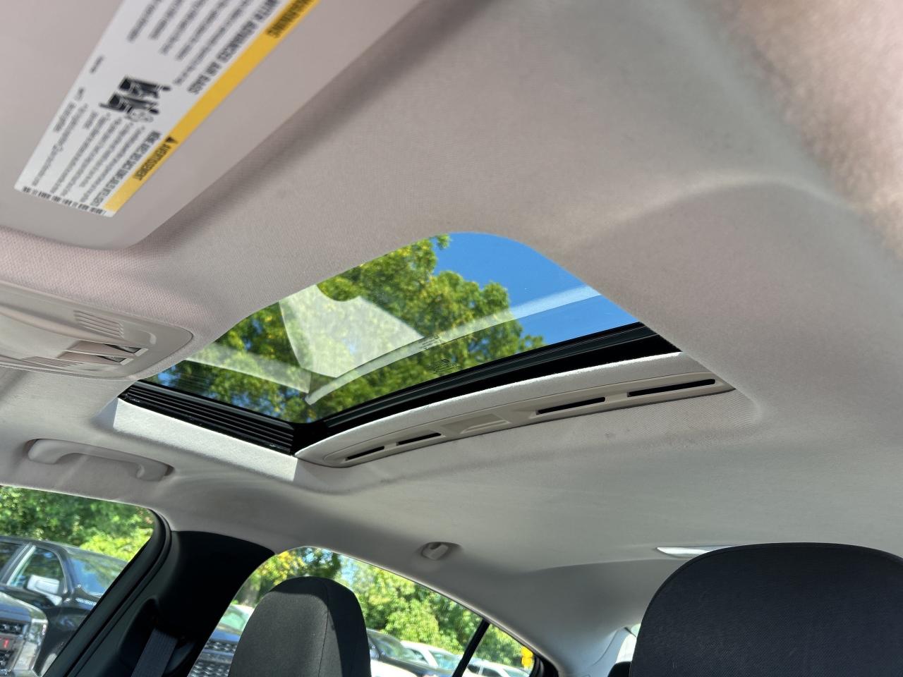 2017 Chevrolet Cruze LT, CLEAN CARFAX, SUNROOF, LOW KMS! Photo