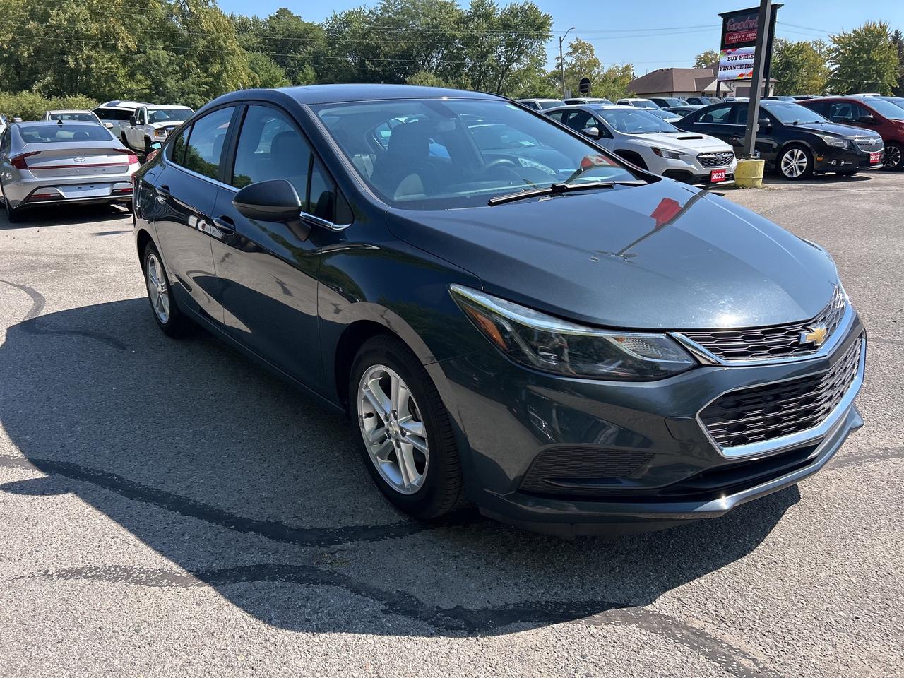 2017 Chevrolet Cruze LT, CLEAN CARFAX, SUNROOF, LOW KMS! Photo3