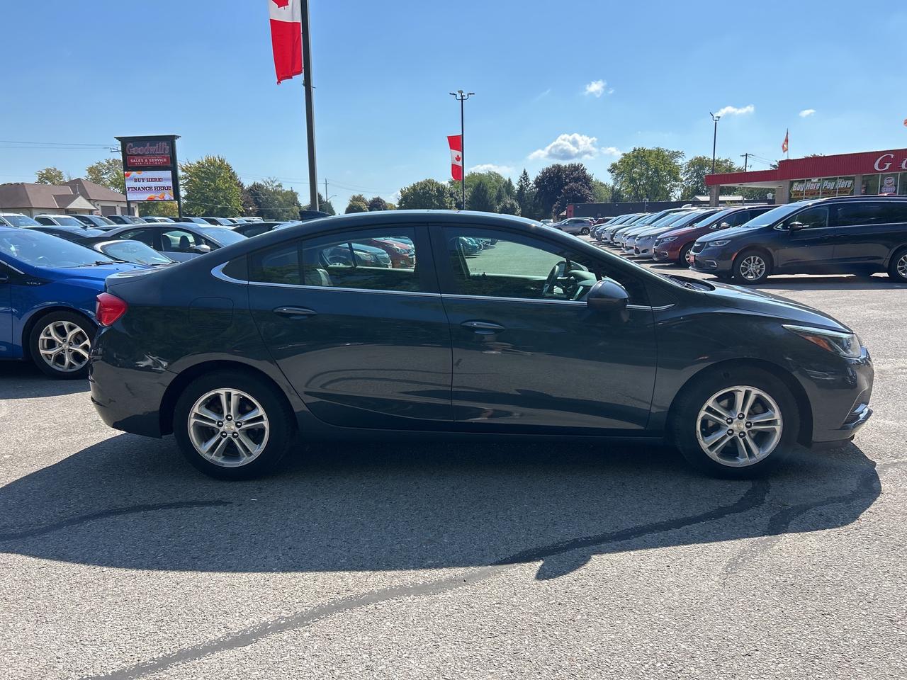 2017 Chevrolet Cruze LT, CLEAN CARFAX, SUNROOF, LOW KMS! Photo