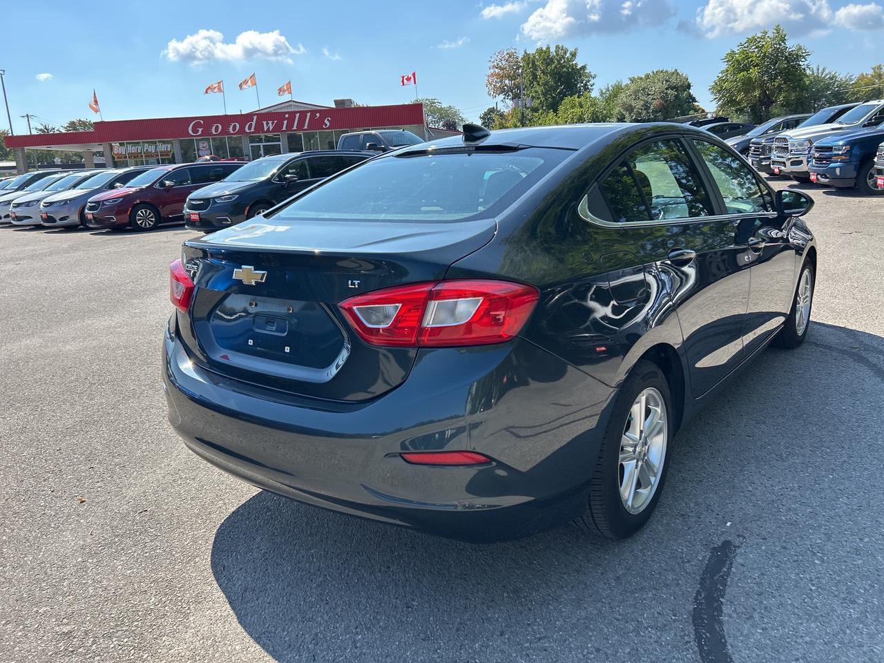 2017 Chevrolet Cruze LT, CLEAN CARFAX, SUNROOF, LOW KMS! Photo