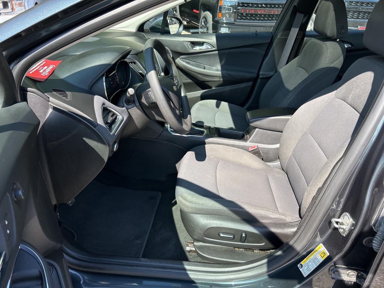 2017 Chevrolet Cruze LT, CLEAN CARFAX, SUNROOF, LOW KMS! Photo