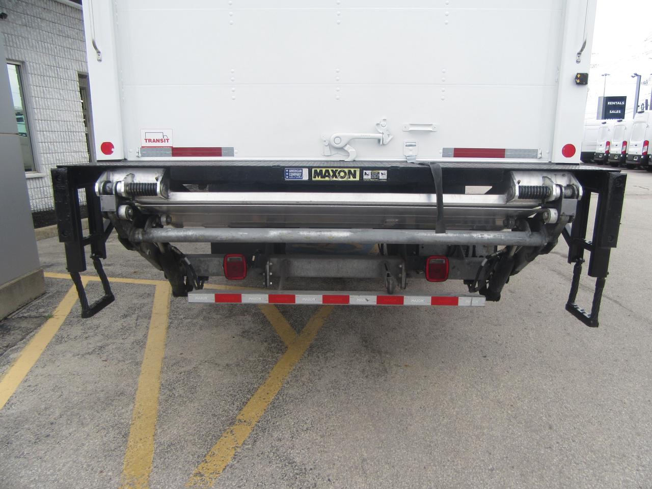 2023 Hino L7 CUMMINS 26FT BOX LARGE POWER LIFT/ROLLOUT RAMP Photo3