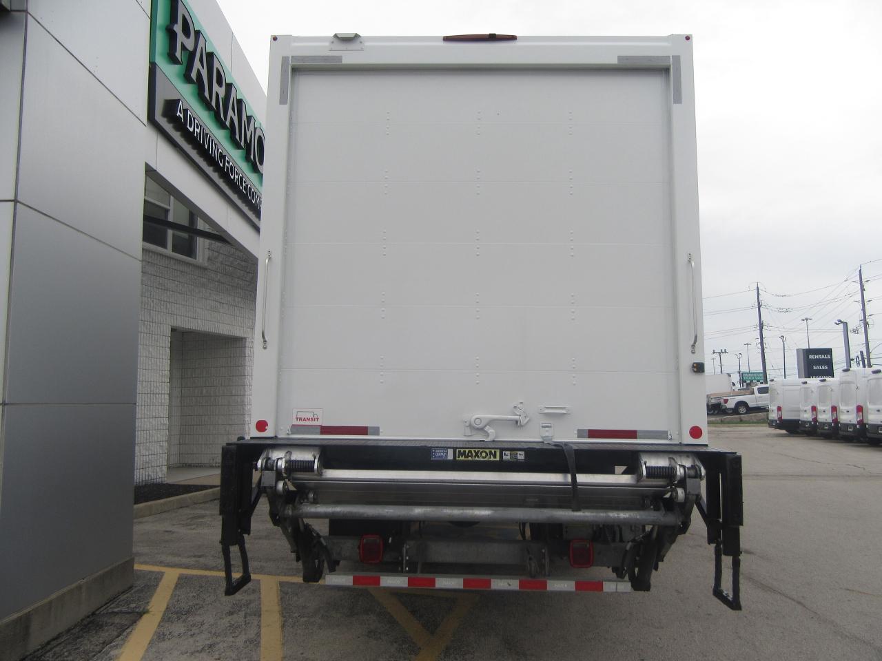 2023 Hino L7 CUMMINS 26FT BOX LARGE POWER LIFT/ROLLOUT RAMP Photo4