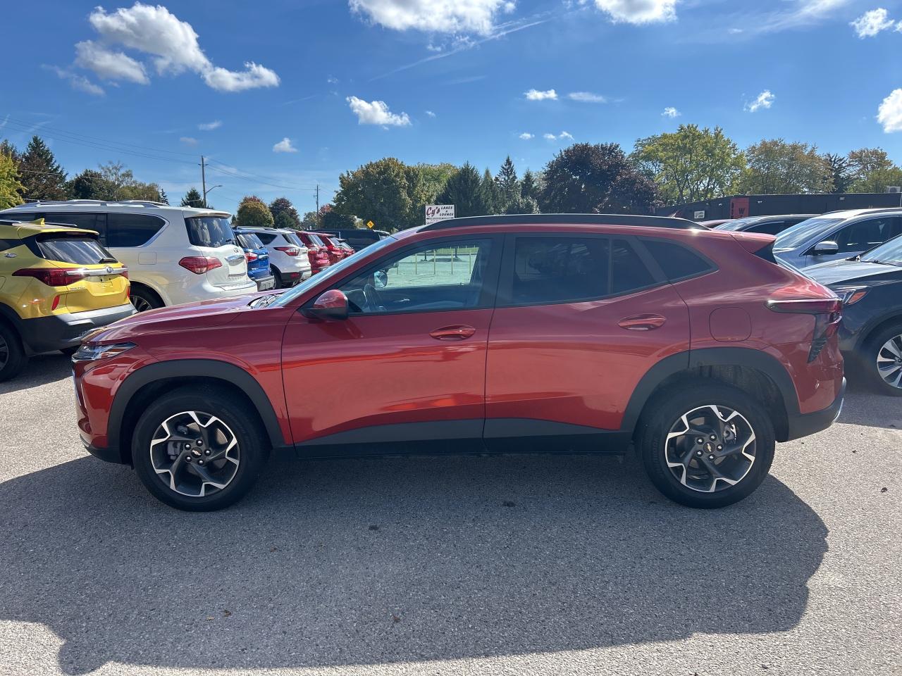 2024 Chevrolet Trax LT, SUNROOF, LOW KMS, REMOTE START, BACK UP CAMERA Photo