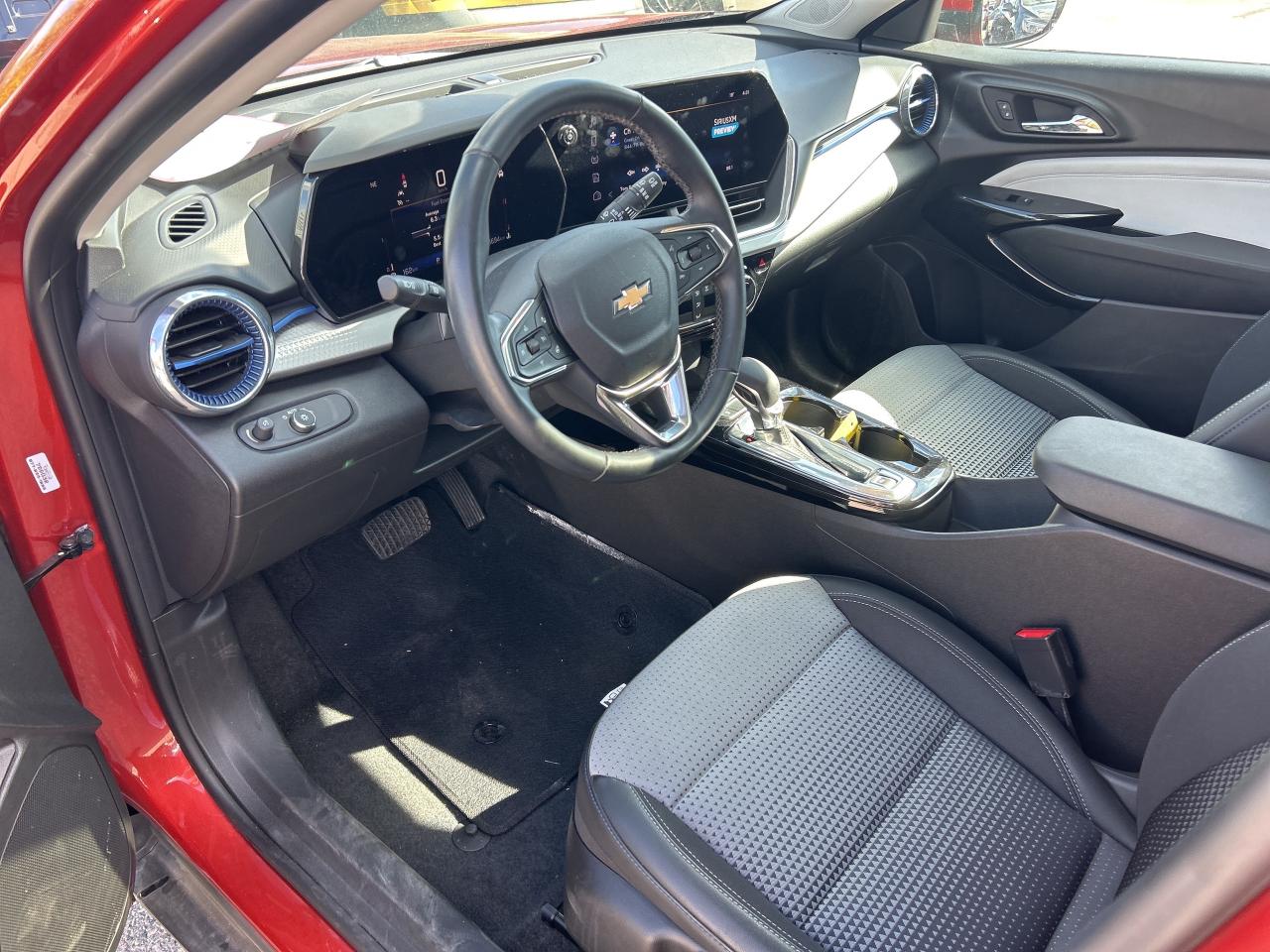 2024 Chevrolet Trax LT, SUNROOF, LOW KMS, REMOTE START, BACK UP CAMERA Photo