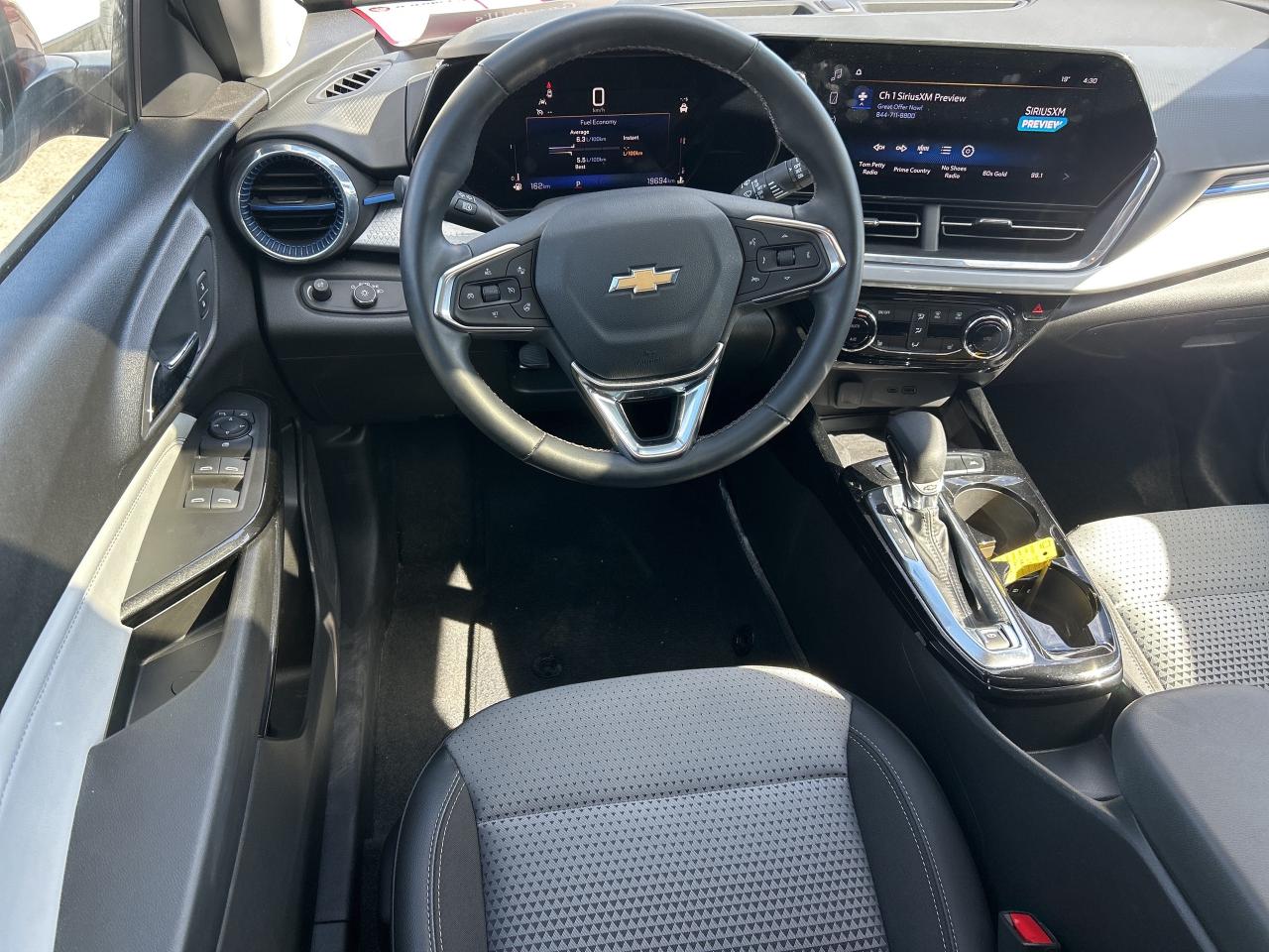 2024 Chevrolet Trax LT, SUNROOF, LOW KMS, REMOTE START, BACK UP CAMERA Photo