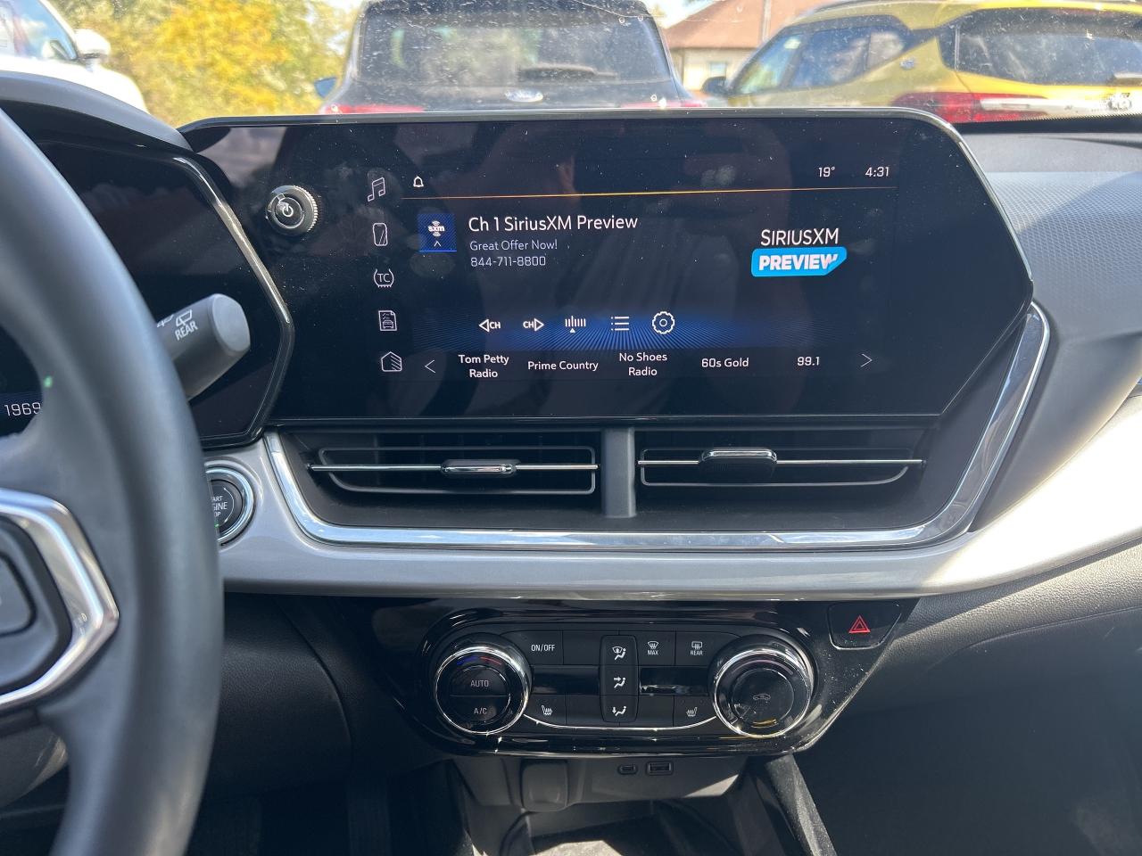 2024 Chevrolet Trax LT, SUNROOF, LOW KMS, REMOTE START, BACK UP CAMERA Photo