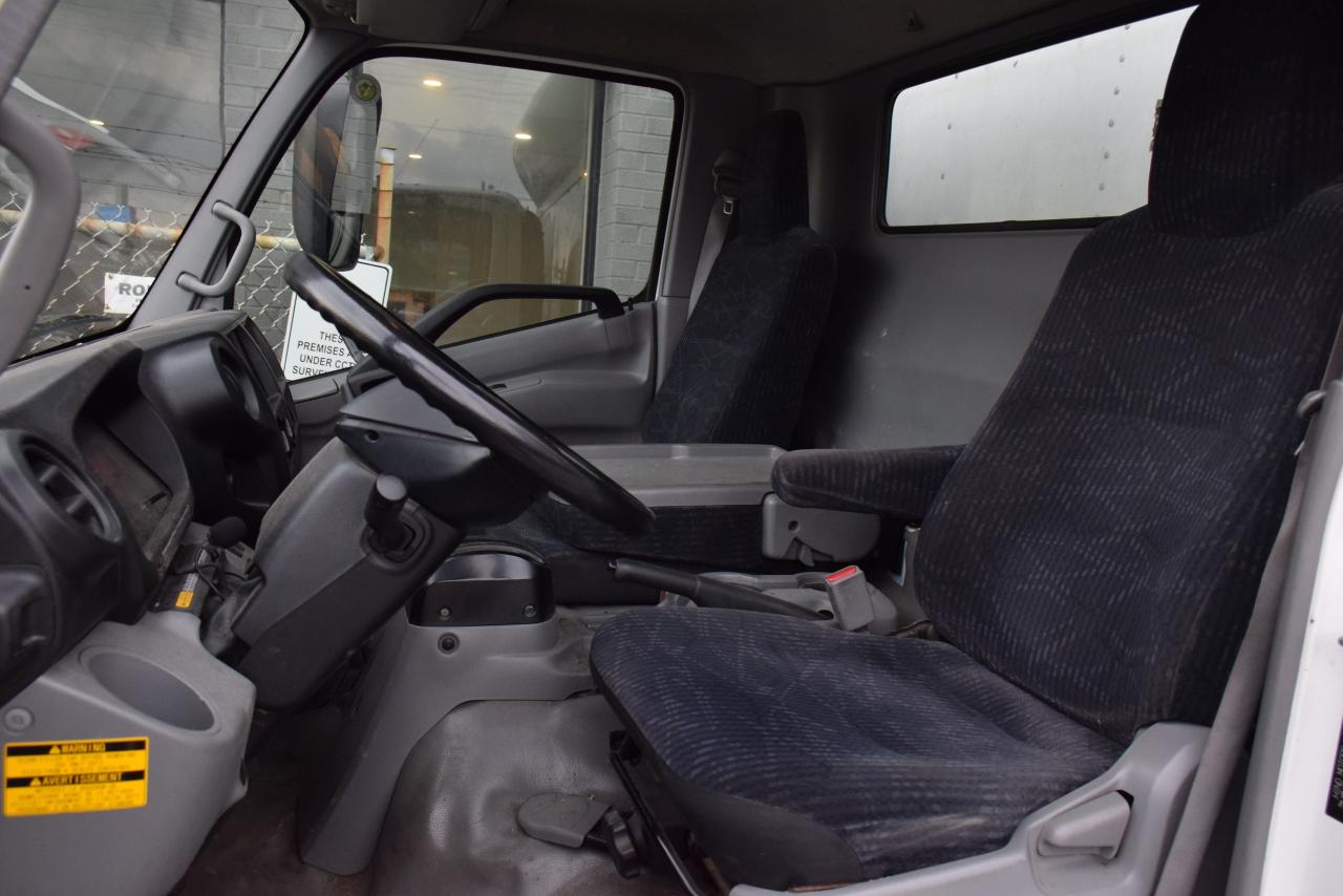 2019 Hino 195 20 FT BOX   AUTO   A/C   DEALER SERVICED   SOLD Photo