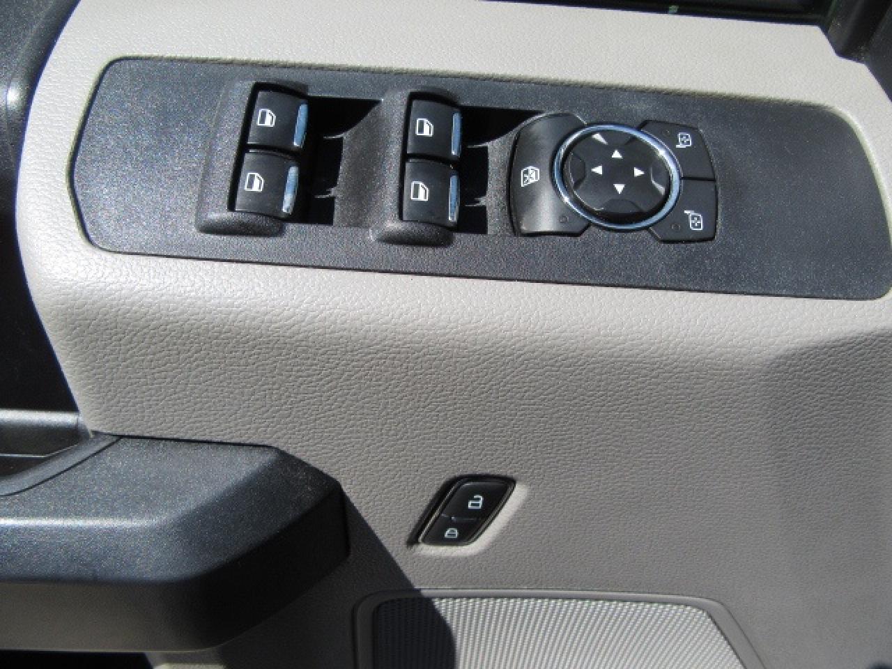 2021 Ford F-550 CREW CAB 4X4 DIESEL NEW 12FT BOX Photo