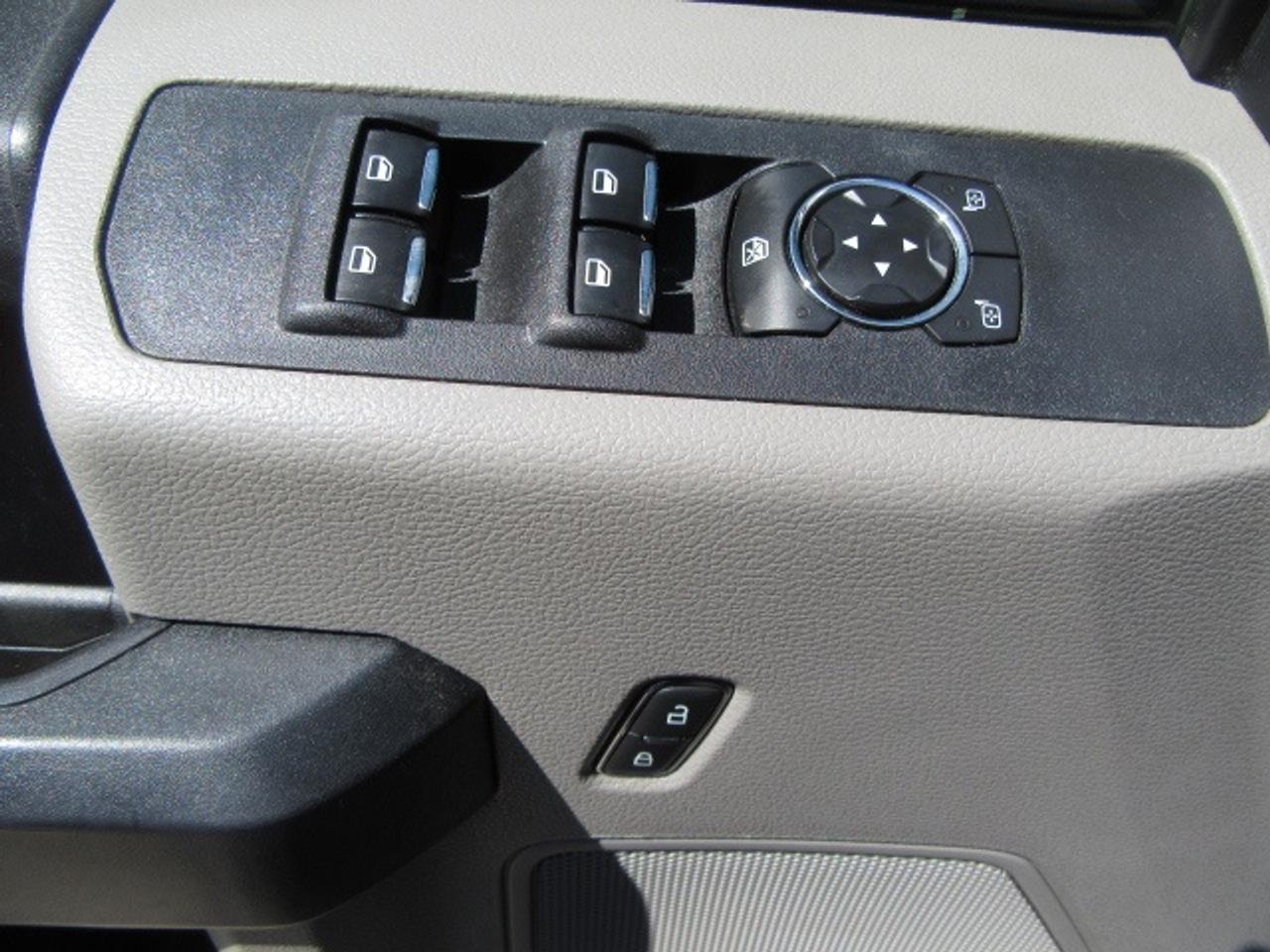 2021 Ford F-550 CREW CAB 4X4 DIESEL NEW 12FT BOX Photo