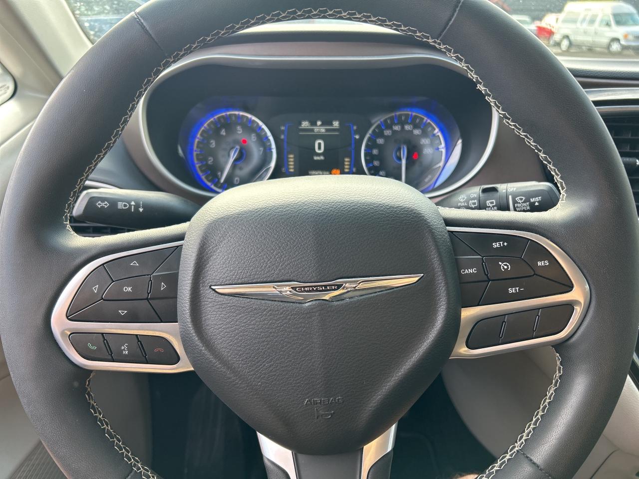 2022 Chrysler Grand Caravan SXT, CLEAN CARFAX, POWER DOORS, REMOTE START! Photo