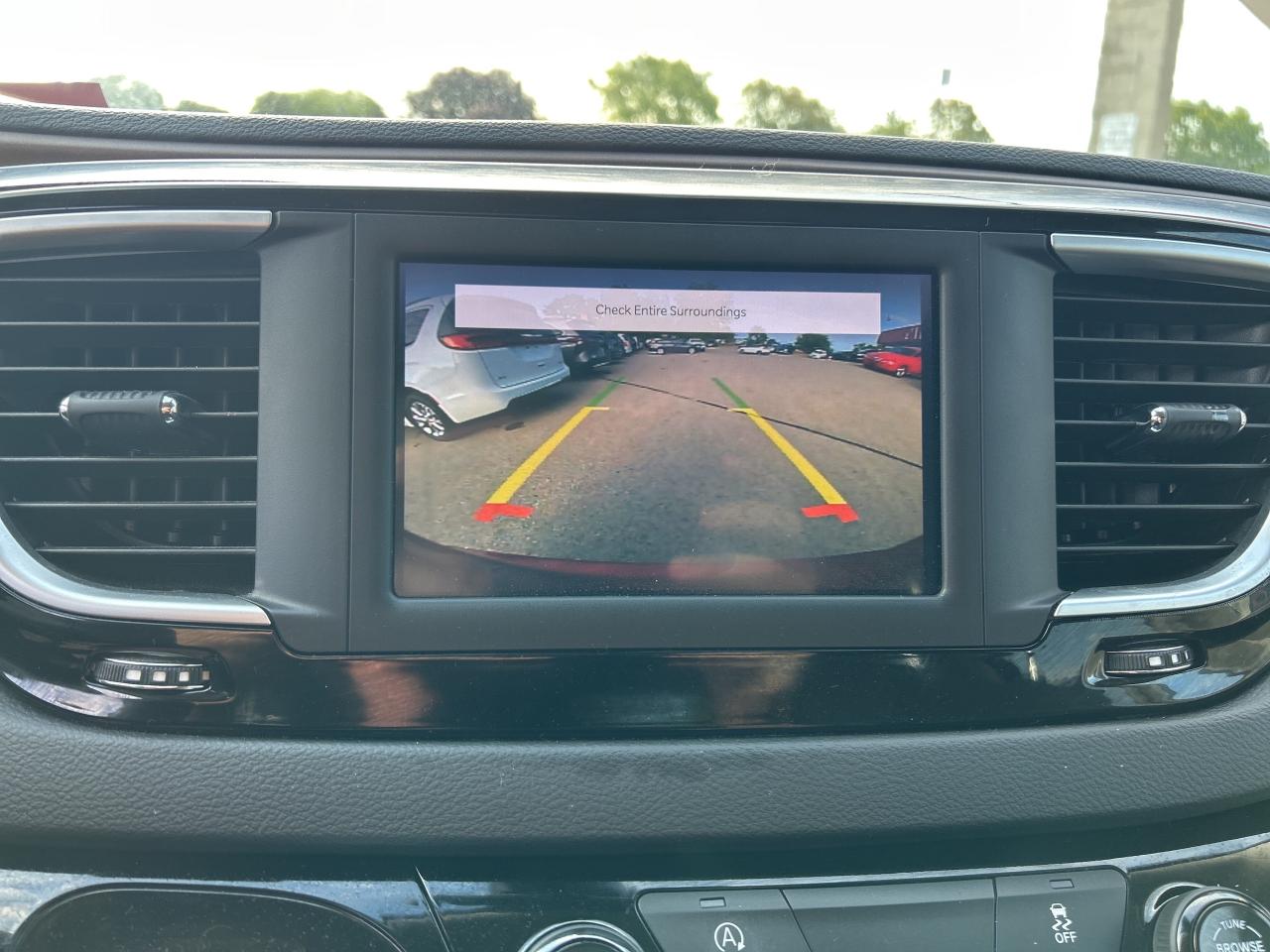 2022 Chrysler Grand Caravan SXT, CLEAN CARFAX, POWER DOORS, REMOTE START! Photo