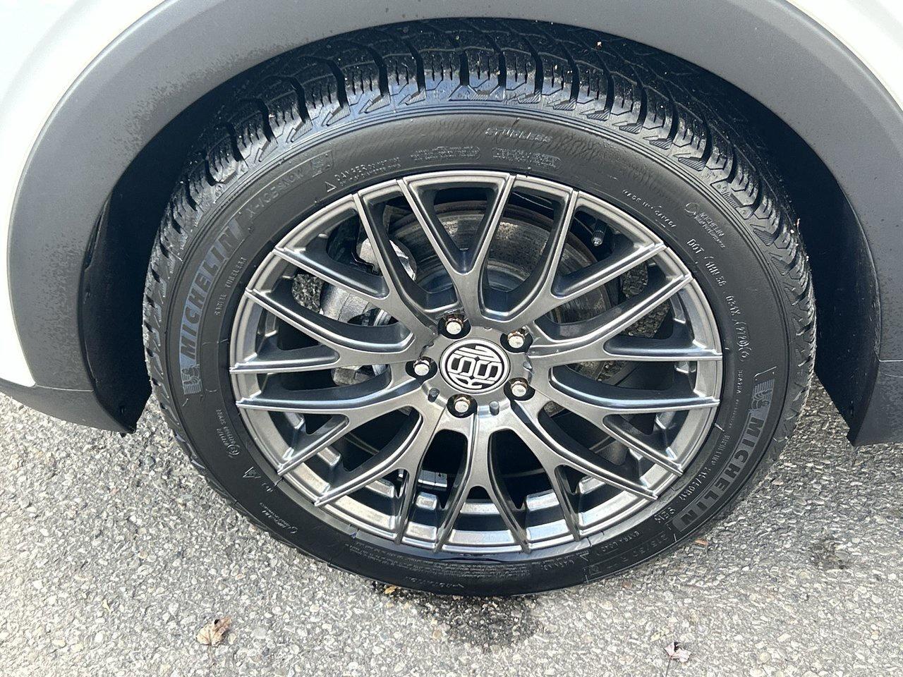 2022 Chevrolet Bolt EUV Premier BOSE Panoramic Sunroof Navigation Winter T Photo