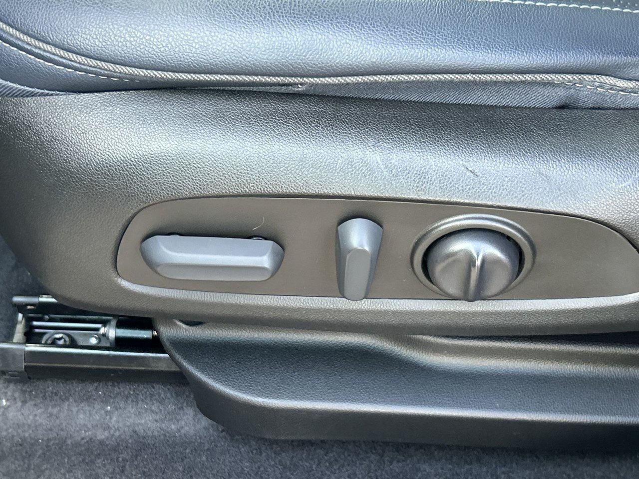 2022 Chevrolet Bolt EUV Premier BOSE Panoramic Sunroof Navigation Winter T Photo