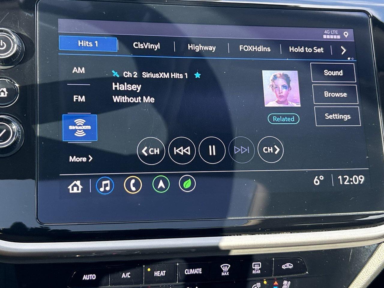 2022 Chevrolet Bolt EUV Premier BOSE Panoramic Sunroof Navigation Winter T Photo