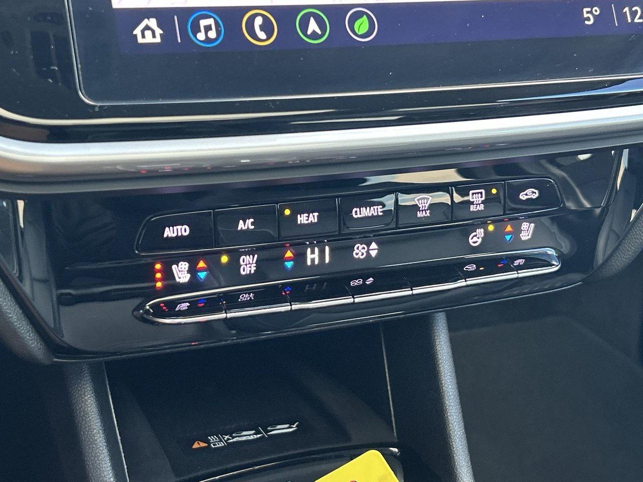 2022 Chevrolet Bolt EUV Premier BOSE Panoramic Sunroof Navigation Winter T Photo