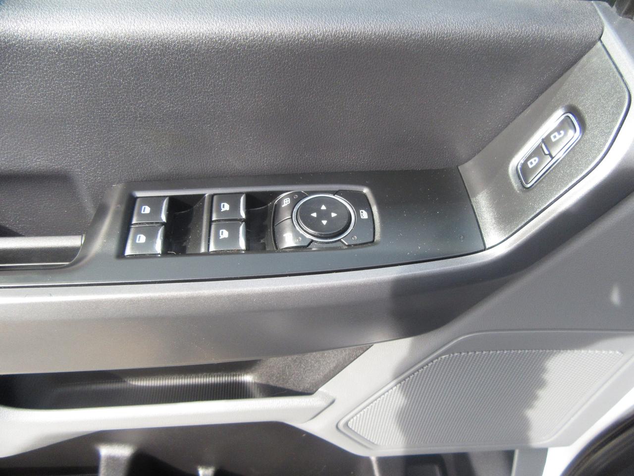 2023 Ford F-250 CREW CAB 4X4 DIESEL XLT PACKAGE / 6.8 FT BOX Photo