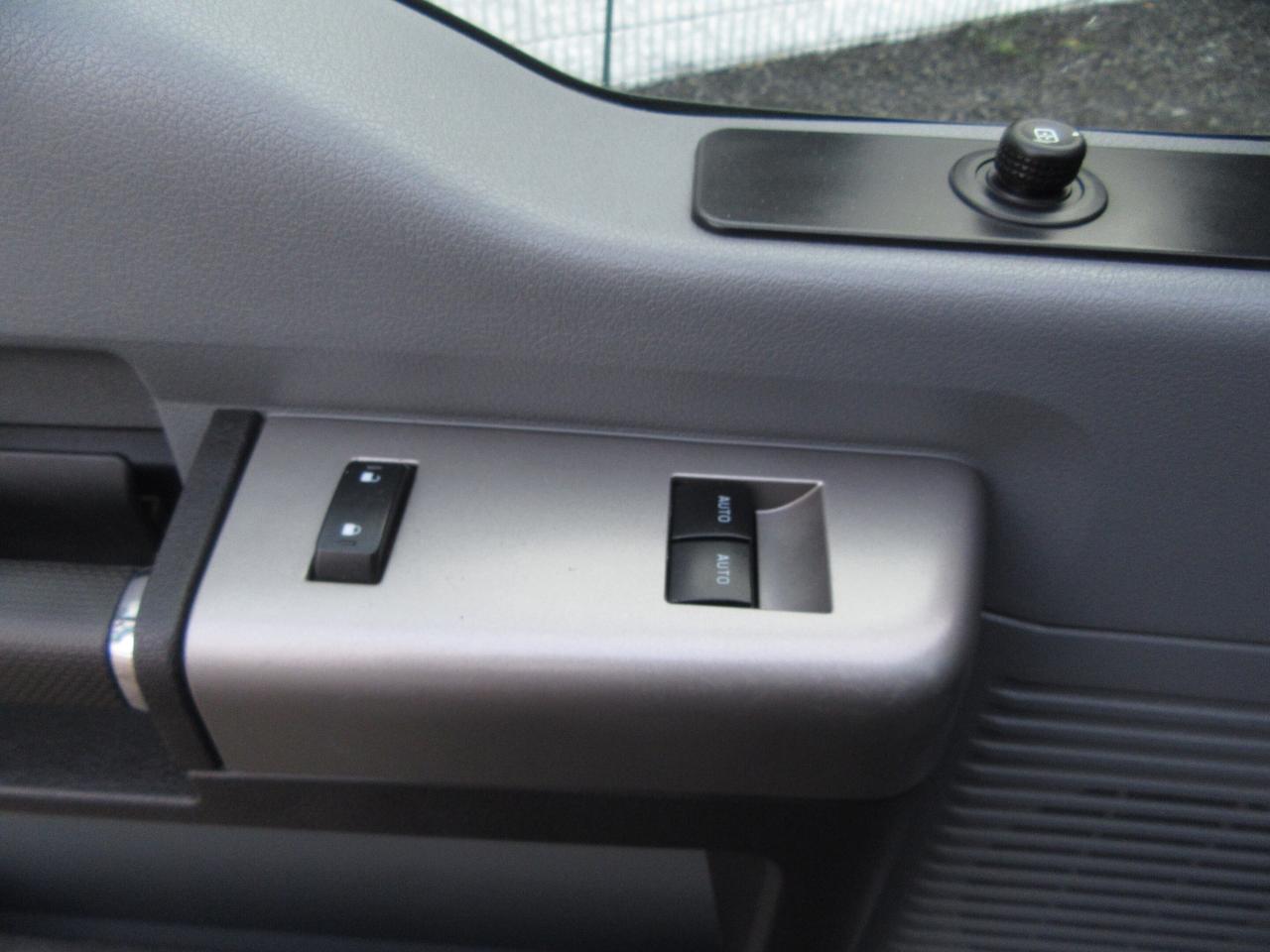 2022 Ford FordF_650 20FT HIGH & WIDE BOX POWER LIFTGATE Photo