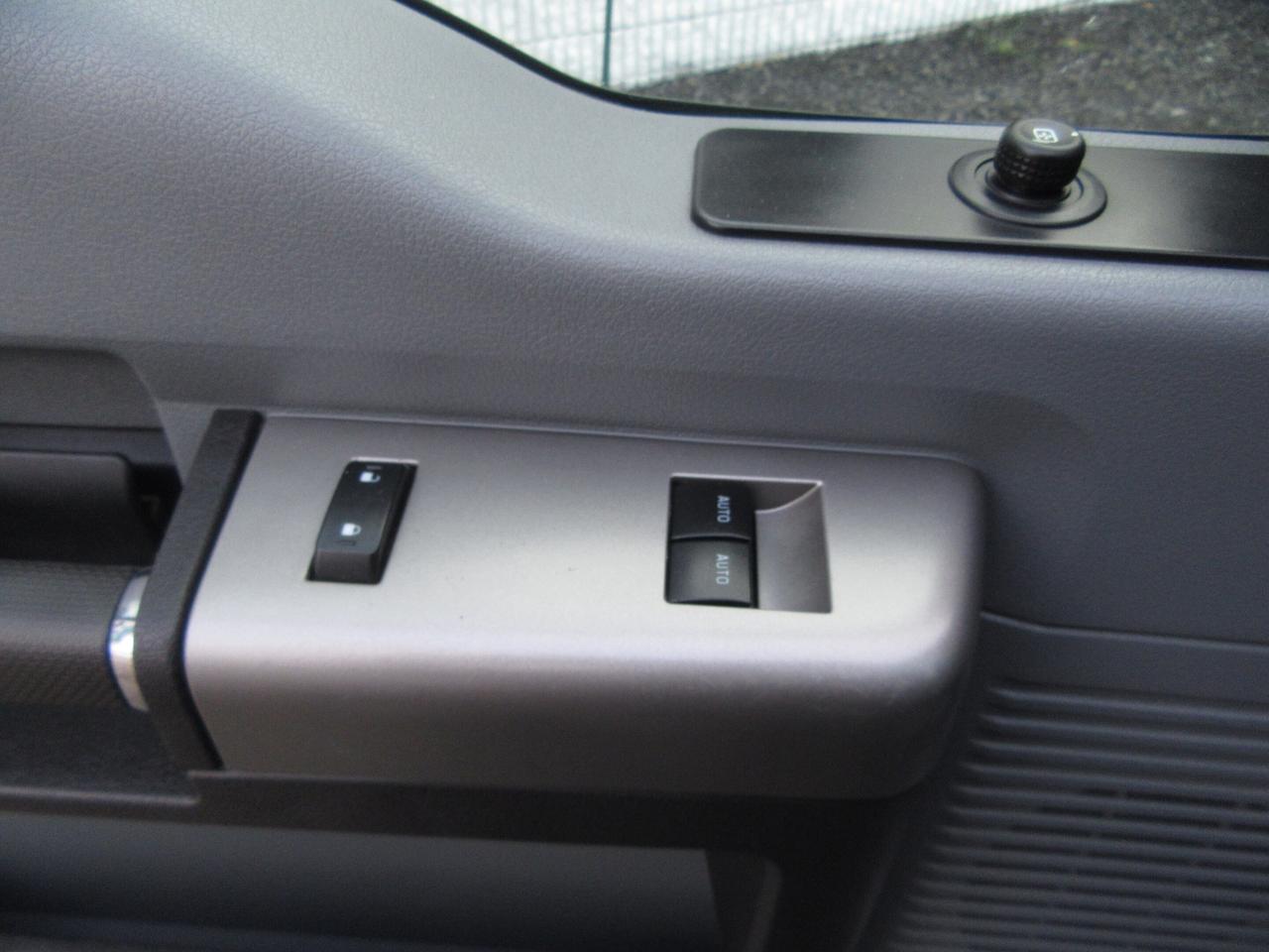 2022 Ford FordF_650 20FT HIGH & WIDE BOX POWER LIFTGATE Photo