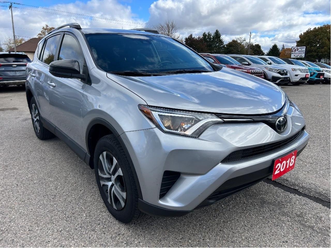 2018 Toyota RAV4 LE, CLEAN CARFAX, FRONT WHEEL DRIVE, ONLY 39 000KM Photo3