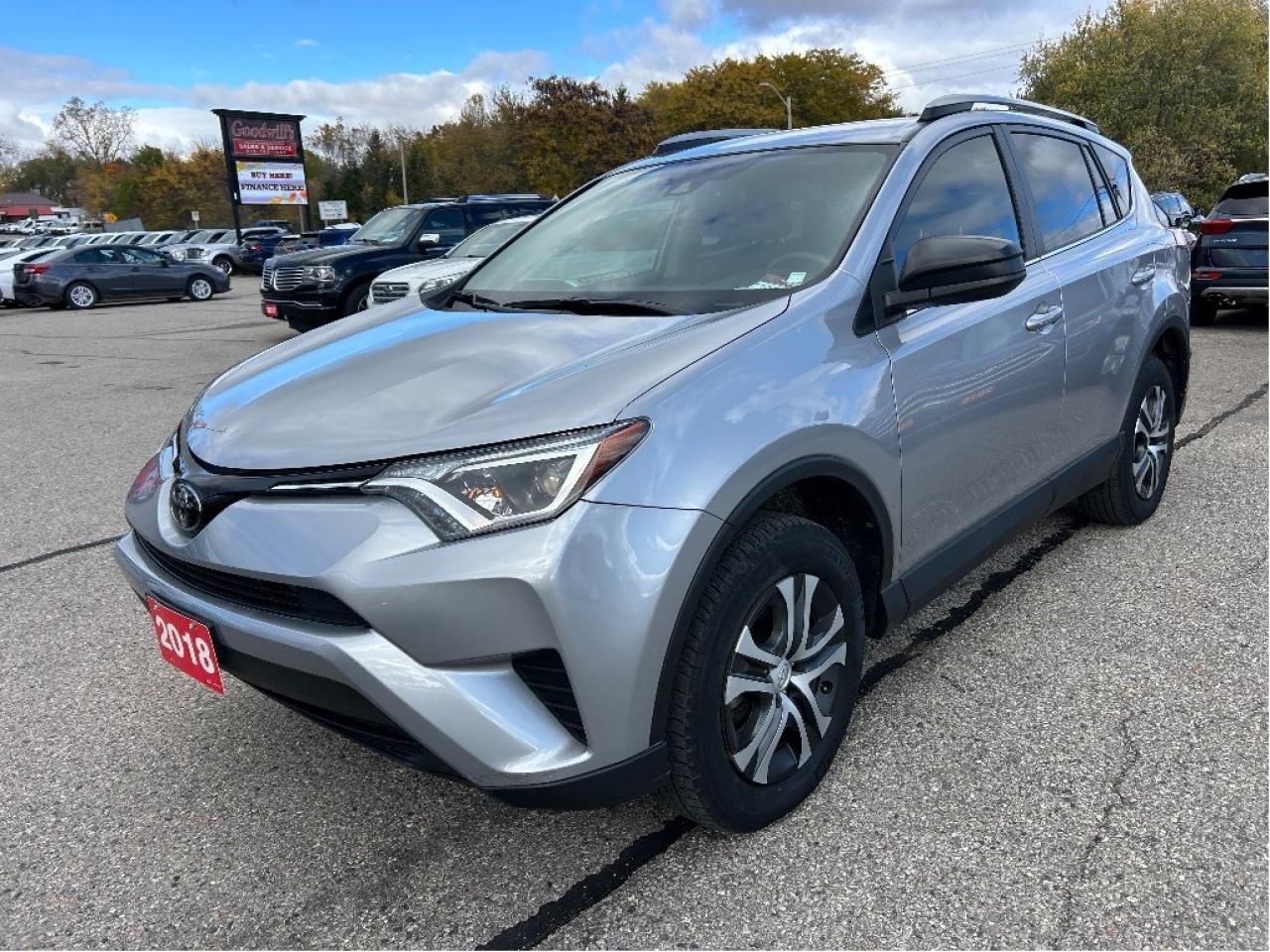 2018 Toyota RAV4 LE, CLEAN CARFAX, FRONT WHEEL DRIVE, ONLY 39 000KM Photo