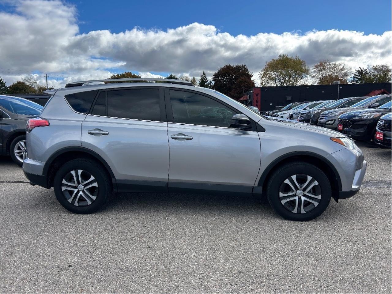 2018 Toyota RAV4 LE, CLEAN CARFAX, FRONT WHEEL DRIVE, ONLY 39 000KM Photo4