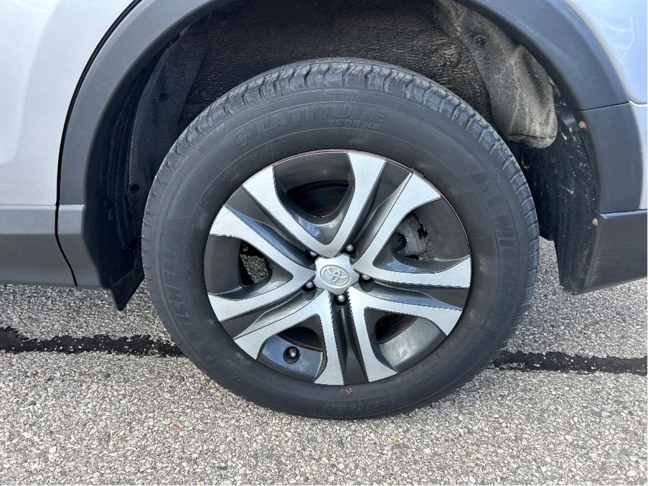 2018 Toyota RAV4 LE, CLEAN CARFAX, FRONT WHEEL DRIVE, ONLY 39 000KM Photo