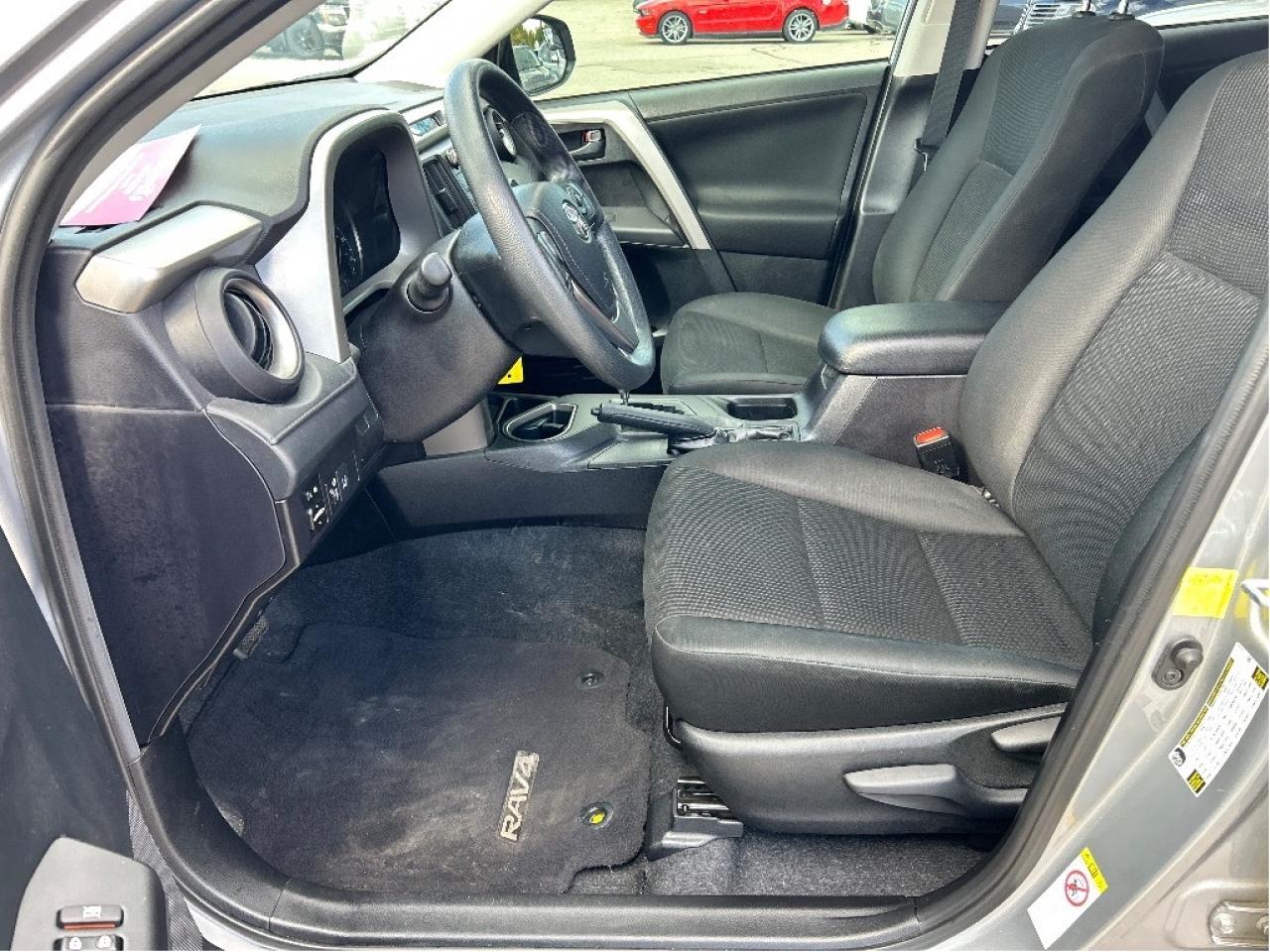 2018 Toyota RAV4 LE, CLEAN CARFAX, FRONT WHEEL DRIVE, ONLY 39 000KM Photo