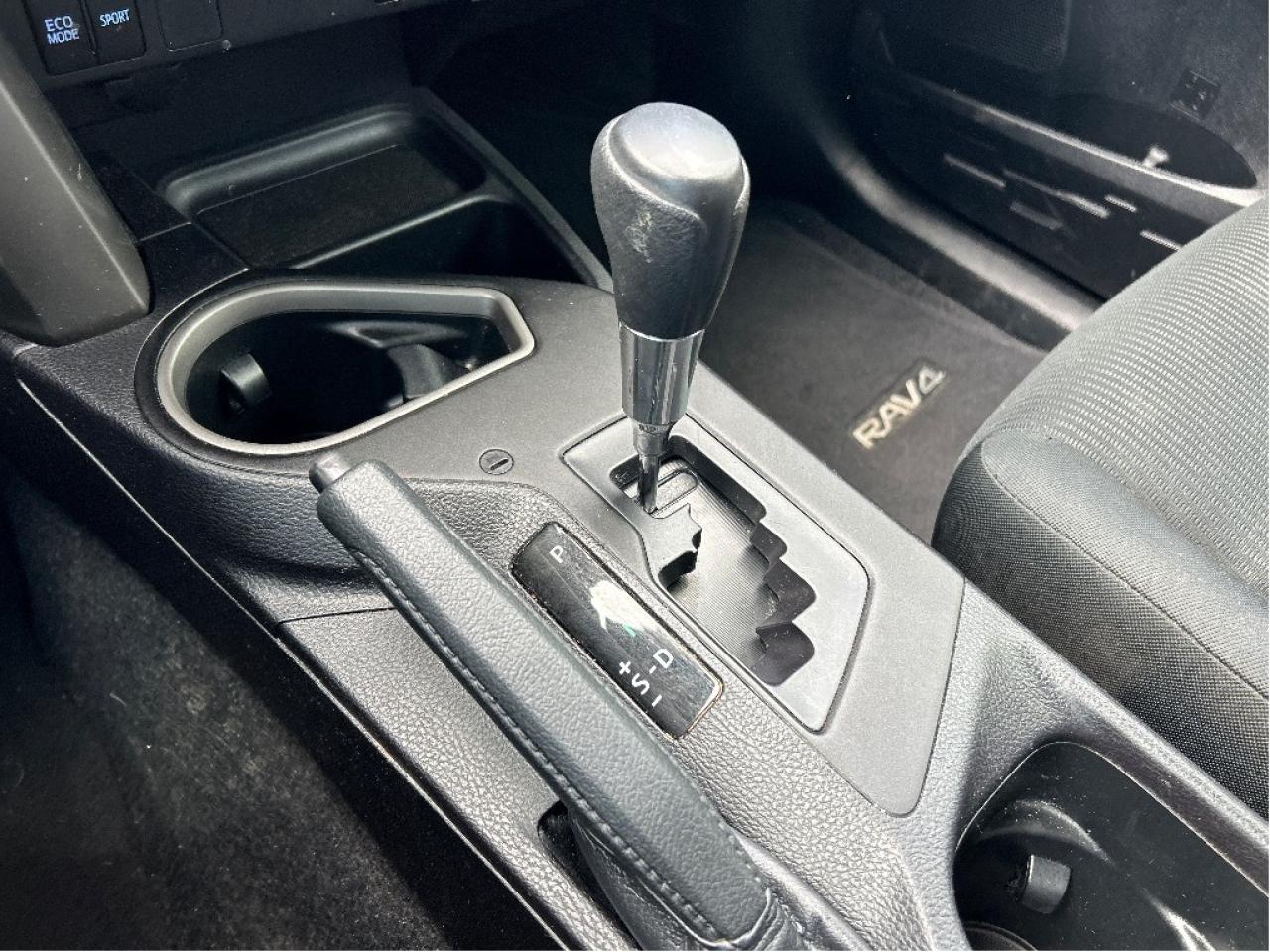 2018 Toyota RAV4 LE, CLEAN CARFAX, FRONT WHEEL DRIVE, ONLY 39 000KM Photo