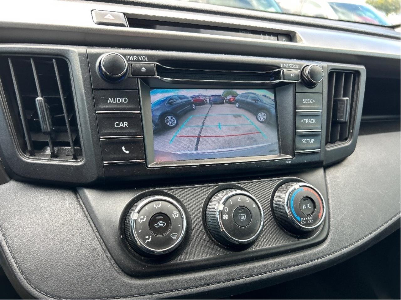 2018 Toyota RAV4 LE, CLEAN CARFAX, FRONT WHEEL DRIVE, ONLY 39 000KM Photo