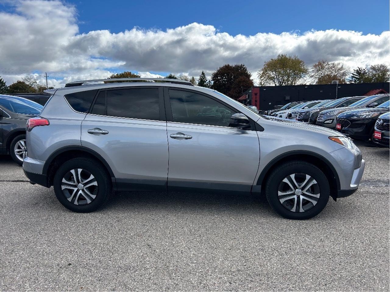 2018 Toyota RAV4 LE, CLEAN CARFAX, FRONT WHEEL DRIVE, ONLY 39 000KM Photo