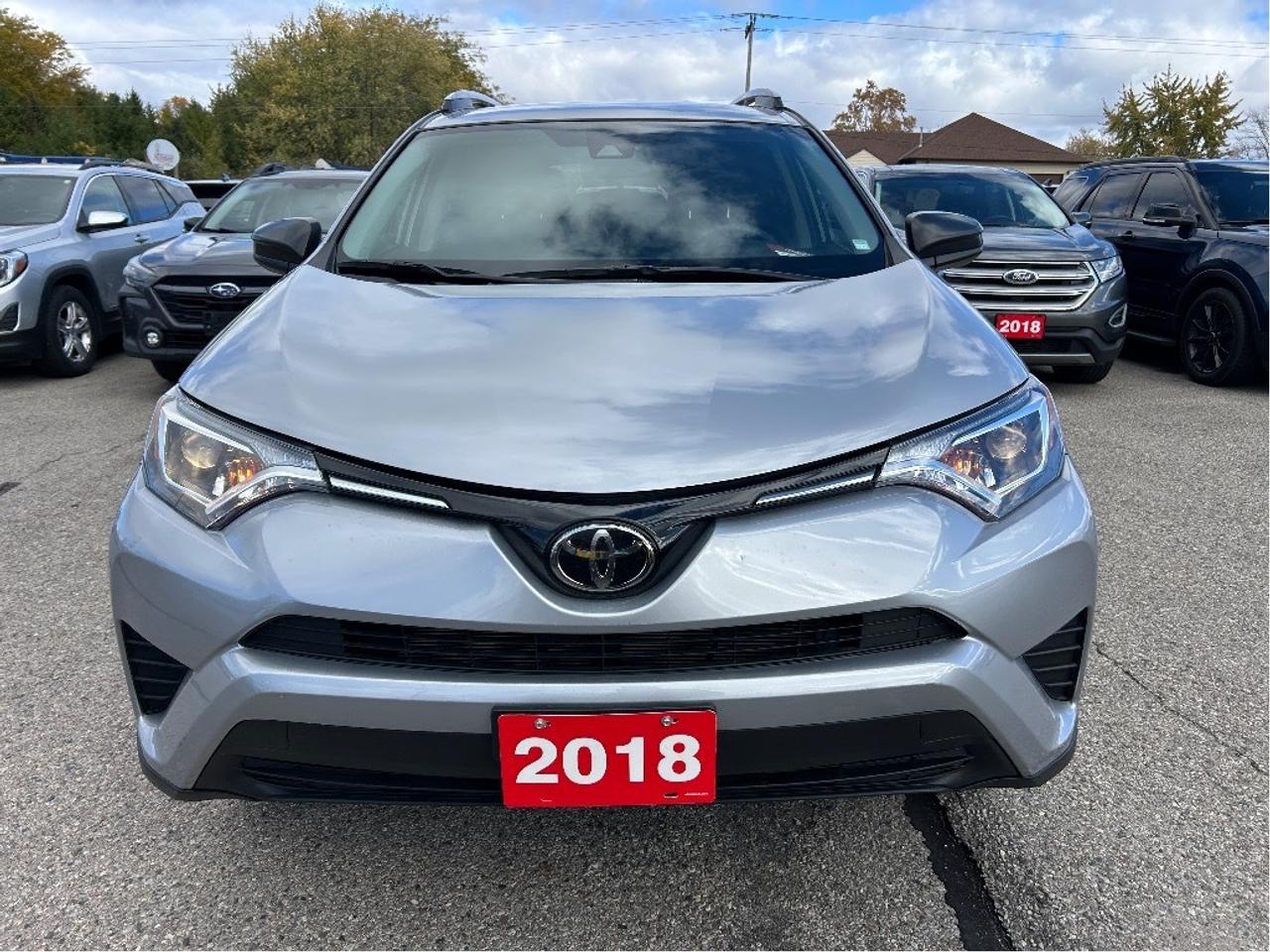 2018 Toyota RAV4 LE, CLEAN CARFAX, FRONT WHEEL DRIVE, ONLY 39 000KM Photo
