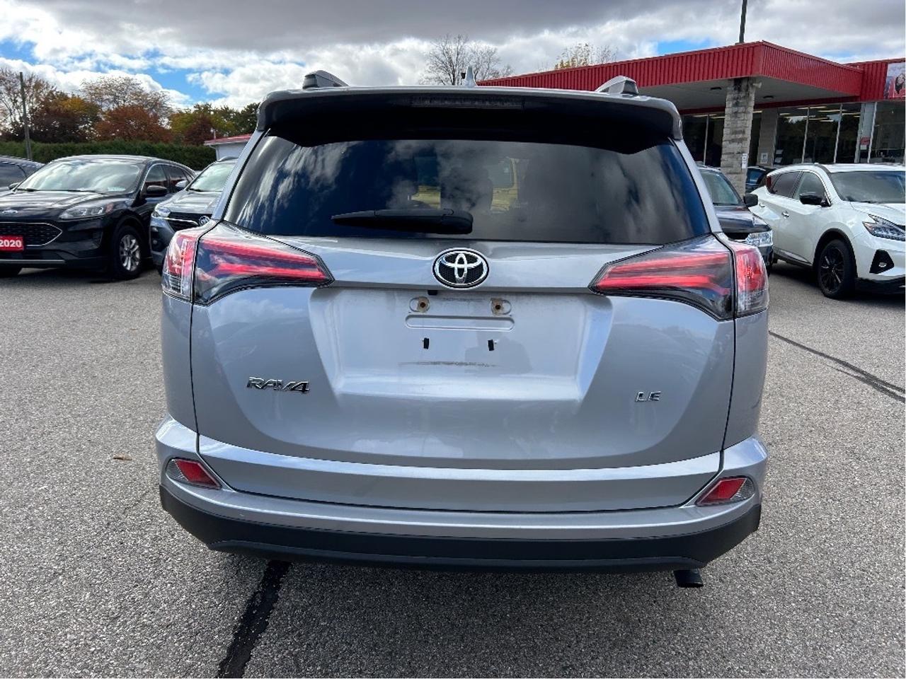 2018 Toyota RAV4 LE, CLEAN CARFAX, FRONT WHEEL DRIVE, ONLY 39 000KM Photo