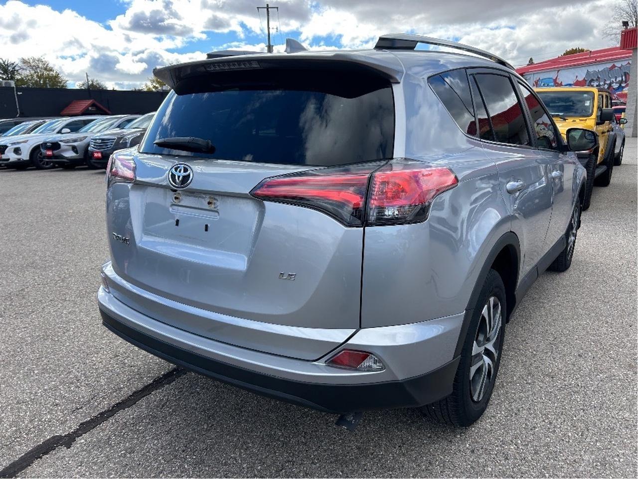 2018 Toyota RAV4 LE, CLEAN CARFAX, FRONT WHEEL DRIVE, ONLY 39 000KM Photo