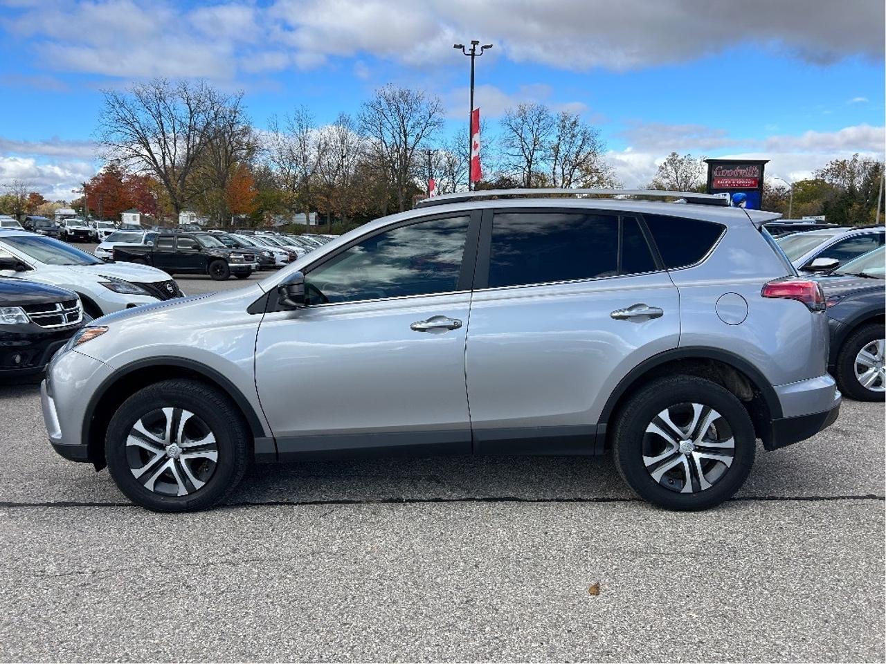 2018 Toyota RAV4 LE, CLEAN CARFAX, FRONT WHEEL DRIVE, ONLY 39 000KM Photo