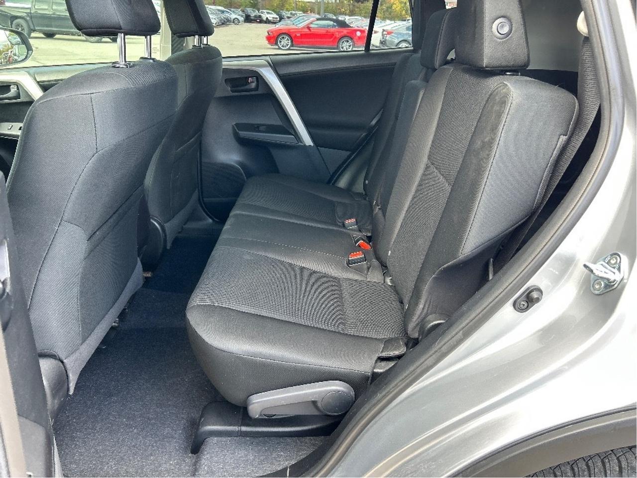 2018 Toyota RAV4 LE, CLEAN CARFAX, FRONT WHEEL DRIVE, ONLY 39 000KM Photo