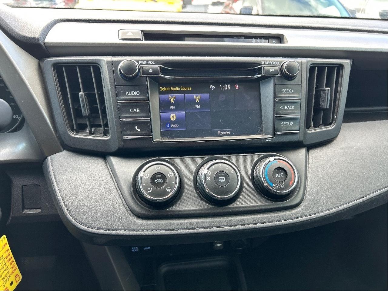 2018 Toyota RAV4 LE, CLEAN CARFAX, FRONT WHEEL DRIVE, ONLY 39 000KM Photo