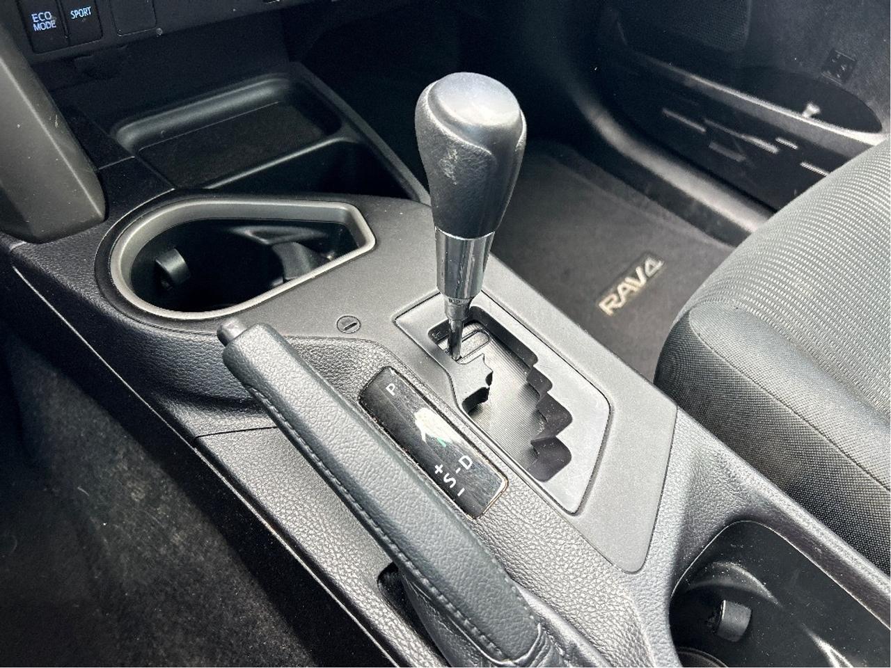 2018 Toyota RAV4 LE, CLEAN CARFAX, FRONT WHEEL DRIVE, ONLY 39 000KM Photo