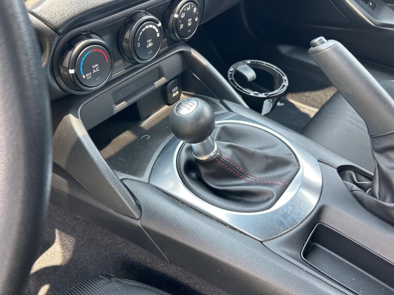 2018 Mazda MX-5 MANUAL, SOFT TOP, LOW KM'S, BLIND SPOT MONITORS! Photo